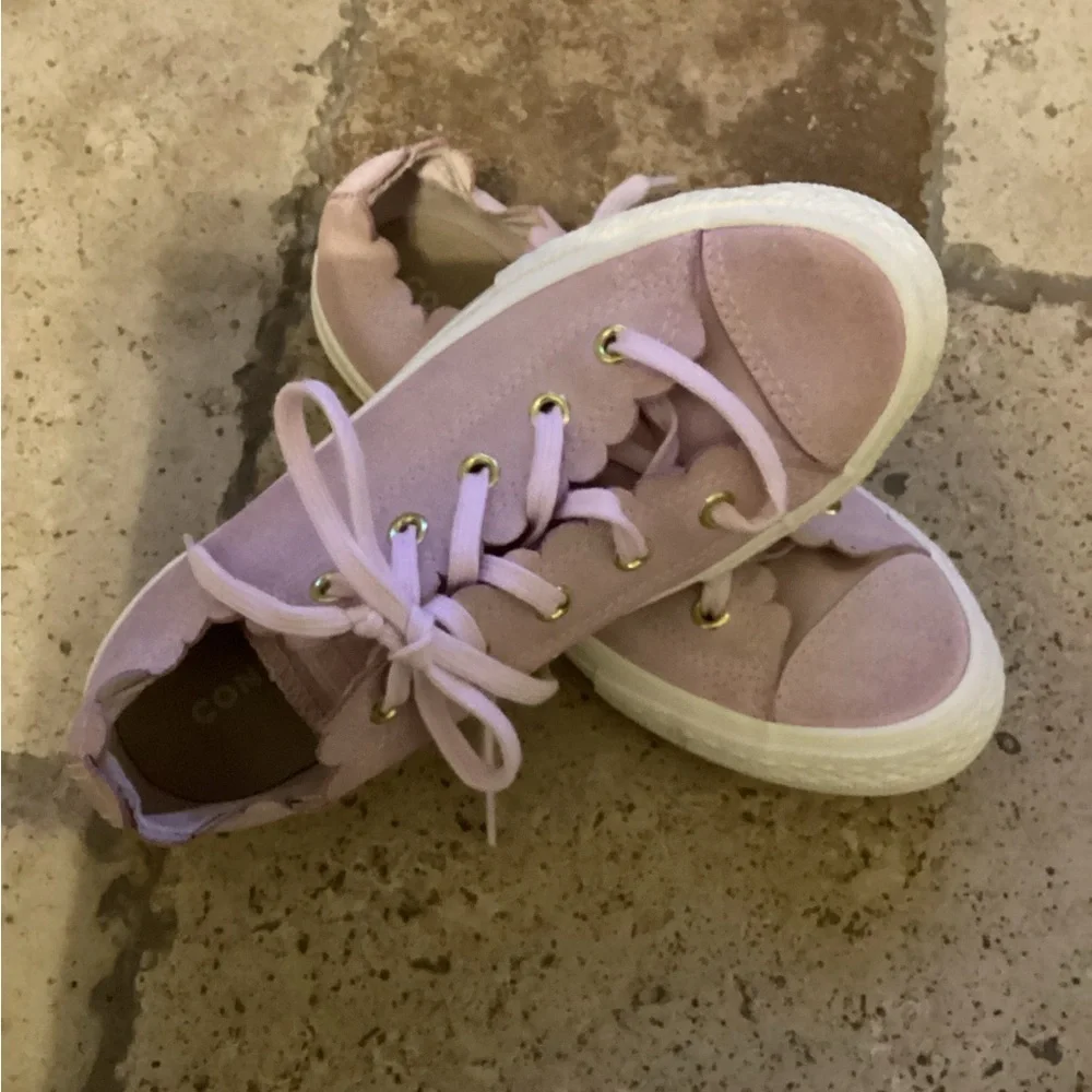 Size 2- Converse Chuck Taylor All Star Low Frilly Thrills Pink Foam suede Q2